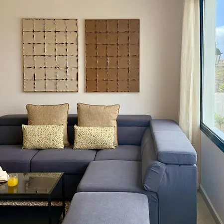 Canaryislandshost I Azucena Villa Tías