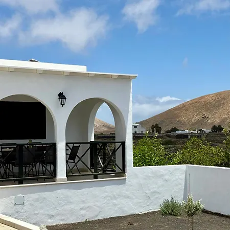 Canaryislandshost I Azucena Βίλα