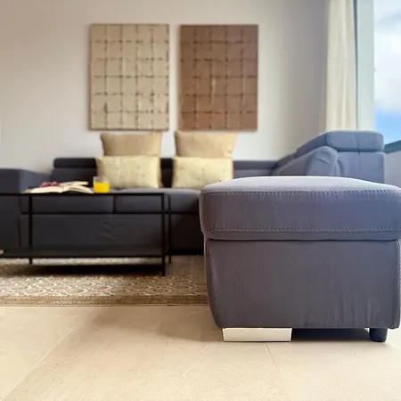 Canaryislandshost I Azucena Βίλα Tías