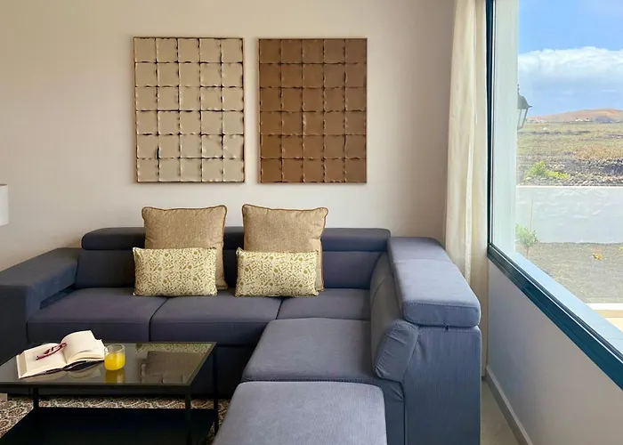 Canaryislandshost I Azucena Villa Tías