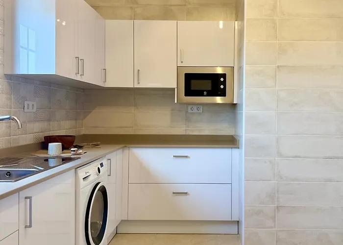 Canaryislandshost I Azucena Villa *