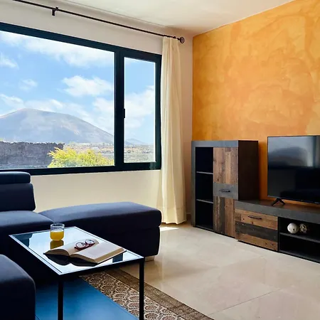 Canaryislandshost I Azucena * Tías