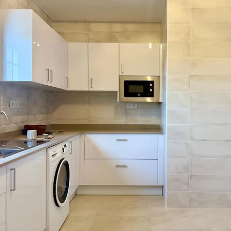 Canaryislandshost I Azucena Villa *